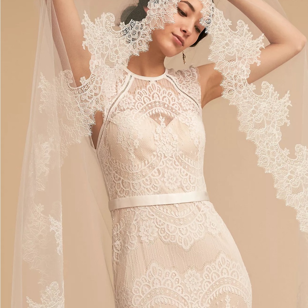 {Catherine Deane} : “Suri” Ivory Lace Wedding Gown - Picture 6 of 16